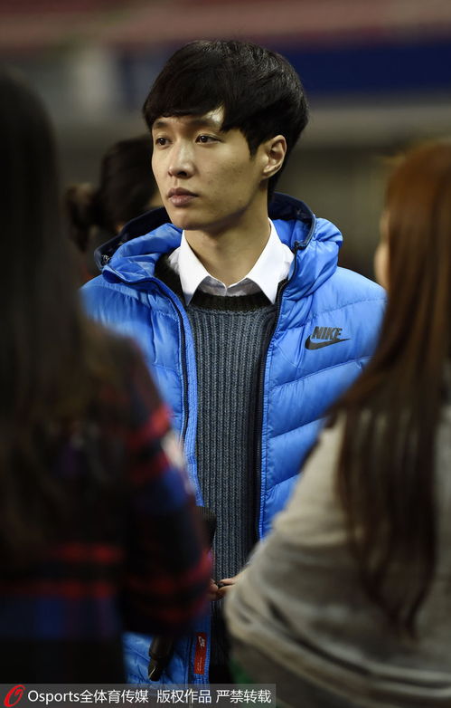 鲜肉助阵国足 张艺兴跨界联动，绿茵场吹起青春风暴